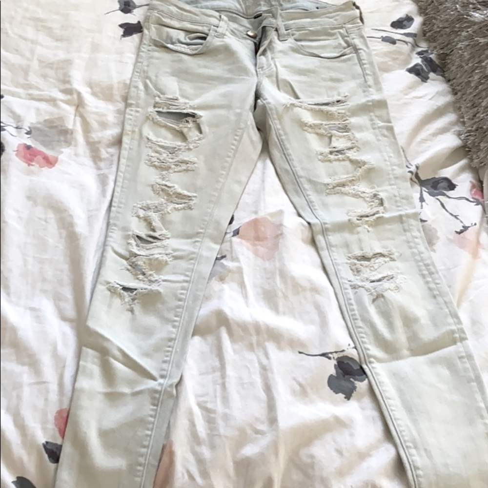 American eagle super stretch ripped jeans
